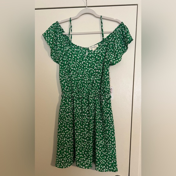 Jessica Simpson Dresses & Skirts - Jessica Simpson Green Floral Off-Shoulder Dress